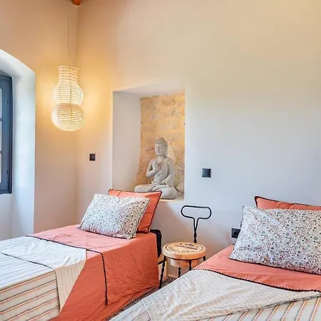 Aiolia Semesterbostad *