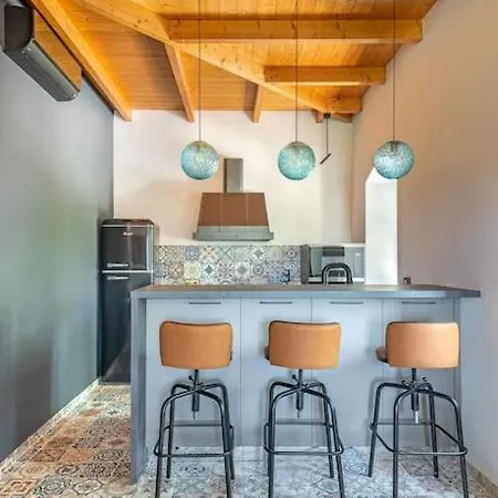 Aiolia Semesterbostad Kondoyenádha