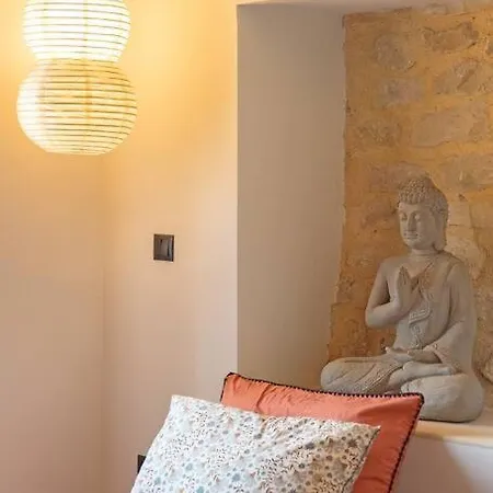 Aiolia Semesterbostad *