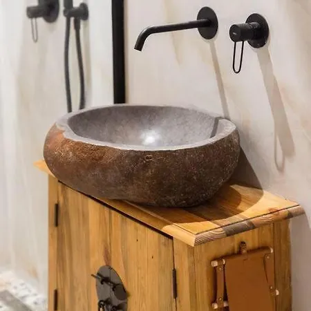 Aiolia * Kondoyenádha