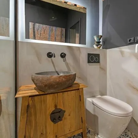 Aiolia Semesterbostad *