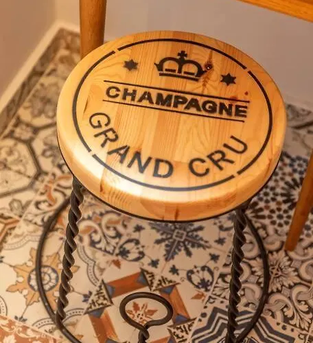 Aiolia * Kondoyenádha